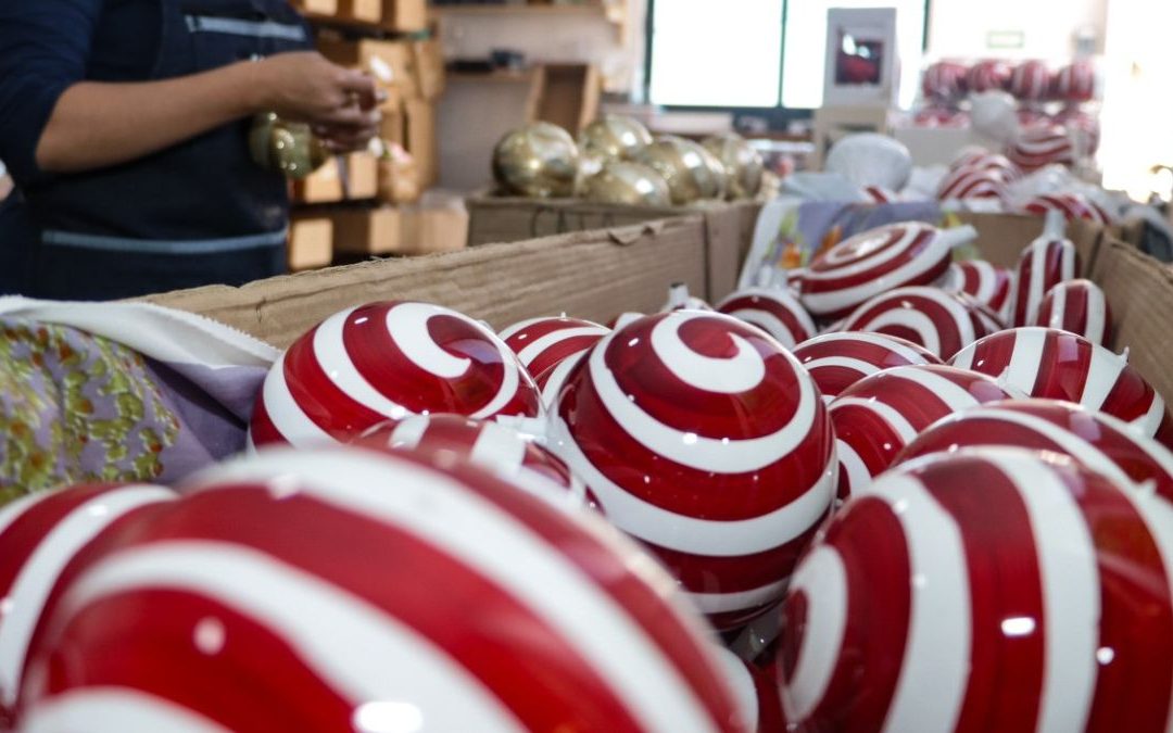 Maestros de Chignahuapan: Protegiendo el Arte Tradicional de las Esferas contra la Piratería