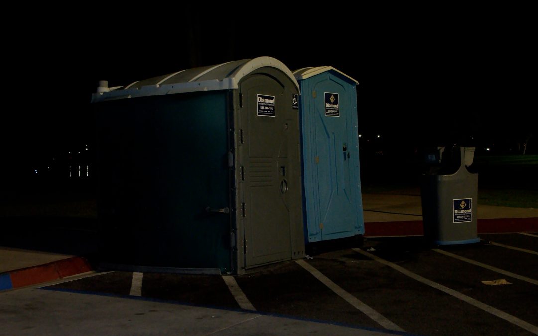 Investigación por muerte sospechosa de un bebé encontrado en baño portátil en Mission Bay