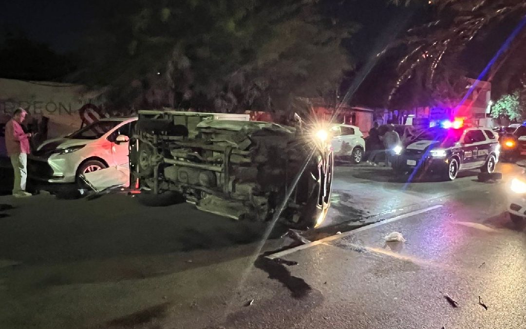 Accidente de Tráfico en Torreón: Conductor Pierde el Control y Voltea Cuatro Autos